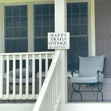 Cozy retreat in Damascus on the AT and Creeper Trail. Pet Friendly!