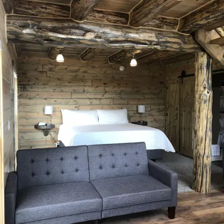 8 miles to Mount Rushmore - Sleeps 2 to 6