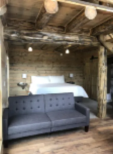 8 miles to Mount Rushmore - Sleeps 2 to 6