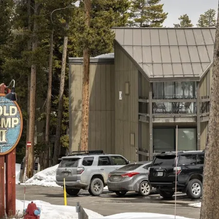 Modern cozy condo located close to ski area and Nordic Center in Breckenridge!