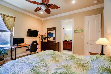 Lovely 2-bedroom unit with a pool & workspace Отели рядом с достопримечательностью «Sea Turtle, Inc.»