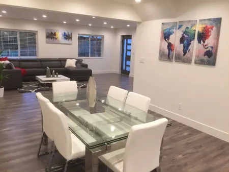 “The White House” You will have the best experience