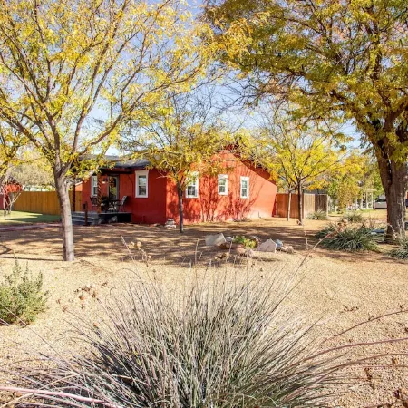 Five Star/ 2Br-!BA / Downtown/ Pet Friendly/ Super Clean/ Hike Palo Duro Canyon
