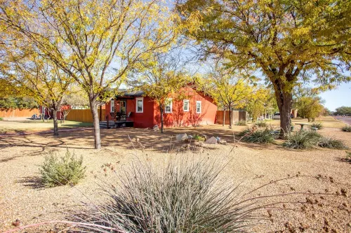 Five Star/ 2Br-!BA / Downtown/ Pet Friendly/ Super Clean/ Hike Palo Duro Canyon