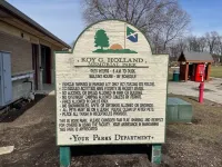 Quiet Fishers Home/Pet Friendly/Hot Tub/Golf/Pickleball/Fenced Yard/Concerts!! Hotels in Fishers