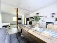 King Size Sun Rise Midcoast Lovely Stay