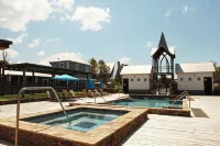 Lilypad Landing: Outdoor Fireplace - 12 PM Check-IN