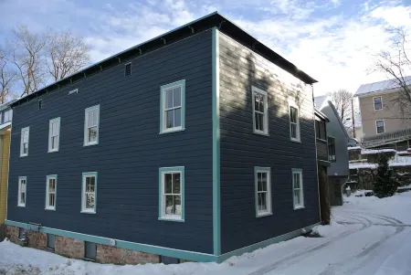 Artfully furnished guest house