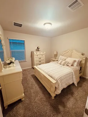 Cozy 4-bedroom house in Austin’s backyard!With a community pool and gym!