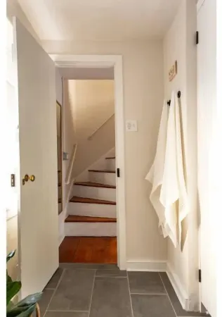 Saint Davids Cottage: Walk to Train, Main Street in the heart of Manayunk Отели рядом с достопримечательностью «Моррис Арборетум & Гарденс оф Юниверсити оф Пенсильвания»