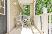 2 Bedroom Lake Norman Condo POOL Hotels in Cornelius