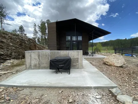 New Modern Home on Sylvan Lake Road Отели рядом с достопримечательностью «Stockade Lake»