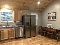 Old Glory Getaway--Cozy 2 bedroom cabin just 5 miles from Cumberland Falls!