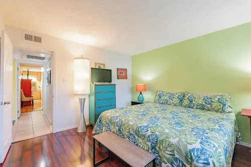 Monthly Discounts-Cold A/C-Entertainment Dist-Huge Heated Pool & Spa-Patio-Roomy
