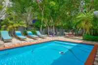 Coastal house in the Florida Keys with pool in a private area.