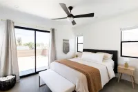 Modern Joshua Tree Village Home Hotels near Murtle the Turtle Sculpture
