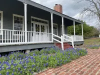 Restored farmhouse on National Historic Register property - The BEST of Texas!