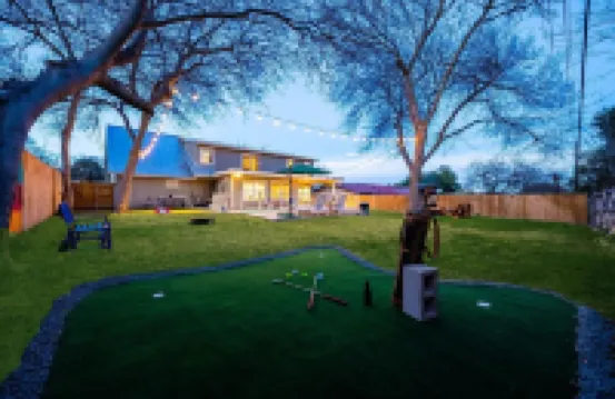 Family Central Oasis w/Pool Heating, Court, Game Room, Putt Putt, and Media Room