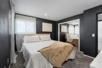 Modern Close to Denver 4bdr Home-Great for groups