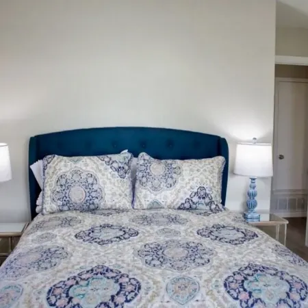 Close to the med centers, ball fields, shopping & the lake! Perfect for all!!