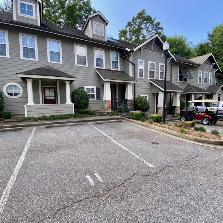 Townhouse in the West End steps from everything! Main St, Falls Park, Baseball