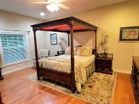 Deerpath Cottage-30 Acres with Indoor Pool, Farm, Kayaking, Trails, by Beach!