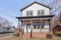 Charming Private Home in Downtown Raleigh with a fenced-in backyard Hotels near Hamrick's of Raleigh