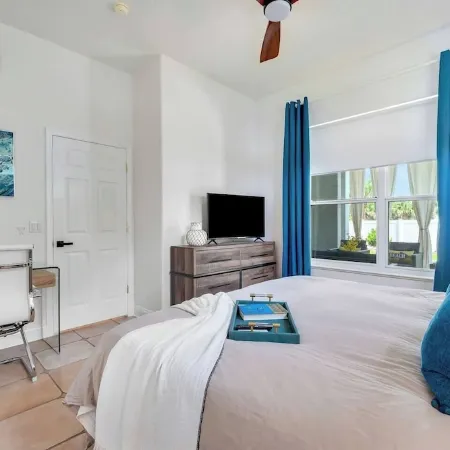 Beach  / Pool / Hot Tub / Game Room / Firepit/ Sleeps 10