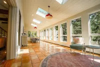 Luxe Cape Cod Farmhouse. Walk to Ellis Landing Beach!