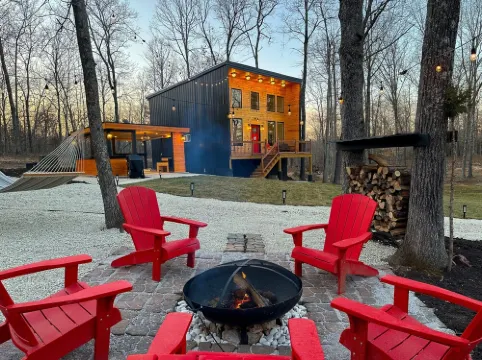 Luxury Cabin Sleeps 6 with Hot Tub and Outdoor Movie