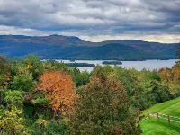 Panoramic Lakeviews, come enjoy any season. Bolton Landing-2 minutes from Town!