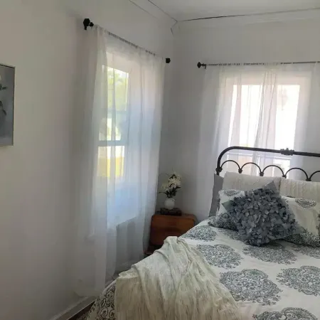 Lovely 3 Bedroom Rental on the Au Sable River Отели в г. Джей