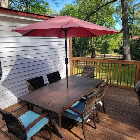 Historic Cottage - At Hopelands Gardens close to Hitchcock Woods (Remodeled)