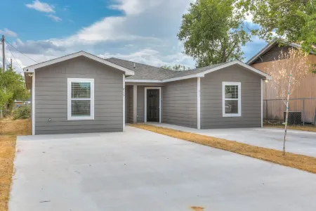 3BR Moments from Goodfellow AFB! Отели рядом с достопримечательностью «Интернешнел Уотерлили Коллекшен»