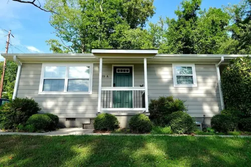 Hillside Haven with King Suite Hotels in Weaverville