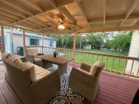 Cottage near Downtown Center Point, 10 min to Kerrville & Comfort, pet-friendly