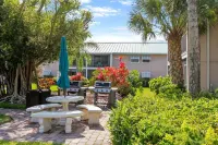 Turtle Cove Condo--- Steps to Siesta Key Beach