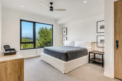 CRBC-NEW CONSTRUCTION-Snowmass Village! LUXE Ski in/Ski out! Pool/Slide, Hot Tub
