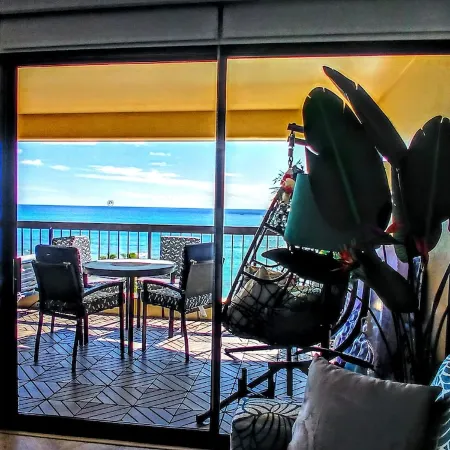 Direct Oceanfront in the Heart of Waikiki! Spectacular New Custom Reno!!!