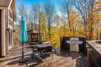Huge Waterbury Home near Stowe Mountain / views & sauna Hotels near Ziemke Glassblowing Studio