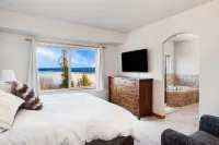 Awesome 5 bedroom, 4 bathroom, waterfront home with beautiful views and sauna.