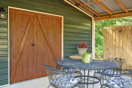 Enid Lake's studio in Plum Point, .5 mile from boat ramp