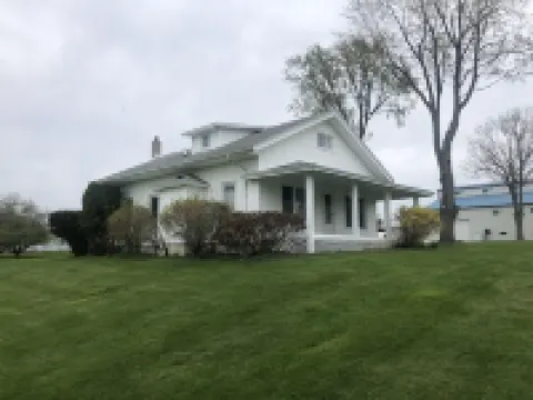 Newly Renovated Farmhouse Finger Lakes Hotels in Seneca County