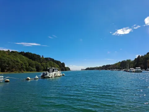 House located in a quiet area, close to the town center.