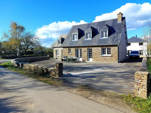 Spacious country house 12 km from Mont Saint-Michel
