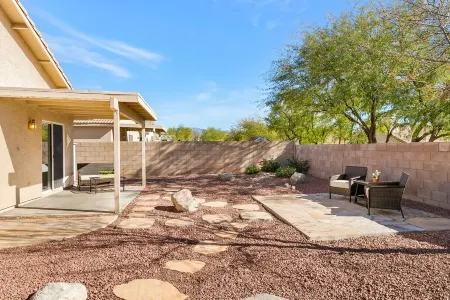 Stunning Vacation Home - Trails, Golf & Dining!