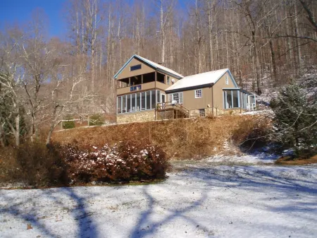 Comfortable House Close To White Oak Canyon & Old Rag Trails Отели в г. Робертсон