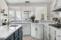 Stunning North Austin Home! Safe Neighborhood, Family Friendly.