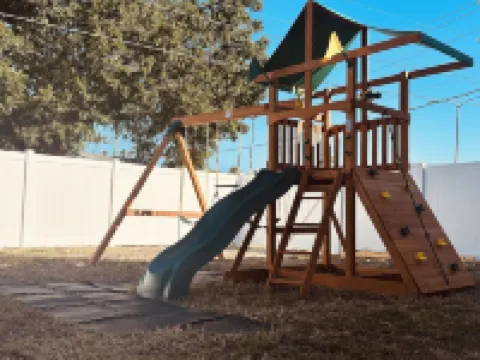 Your Perfect Westcoast Vacation Getaway12 guests, Pool, A beautiful deck!!! Hoteles en Whitfield