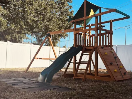 Your Perfect Westcoast Vacation Getaway12 guests, Pool, A beautiful deck!!!